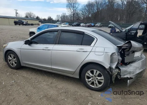 2010 Honda Accord Lxp z USA, uszkodzony, nr VIN 1HGCP2F48AA053668